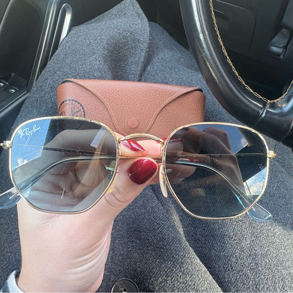 Ray-Ban Women's Sunglasses with Gold Frame and blue Lenses